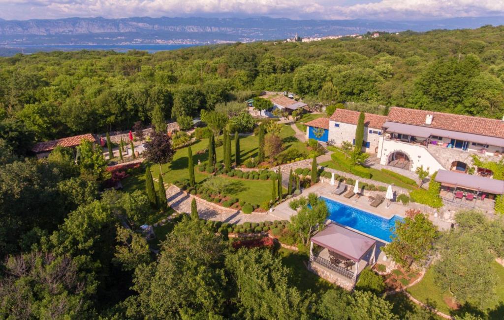 House In The Olive Grove By Guide Villa *
